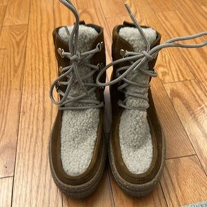 Aquatalia Taelyn Lace Up Boots Shearling Brown Suede Size 6.5. worn only once